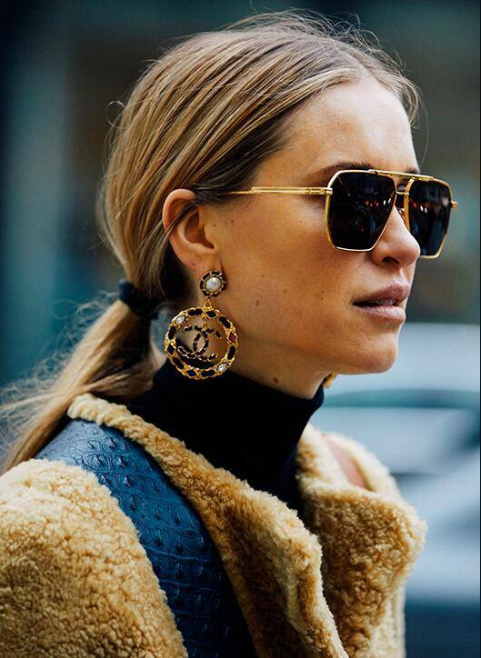 式造型独特无论哪种脸型都可以驾驭开元棋牌耳环是欧美时尚界风向标款(图3)