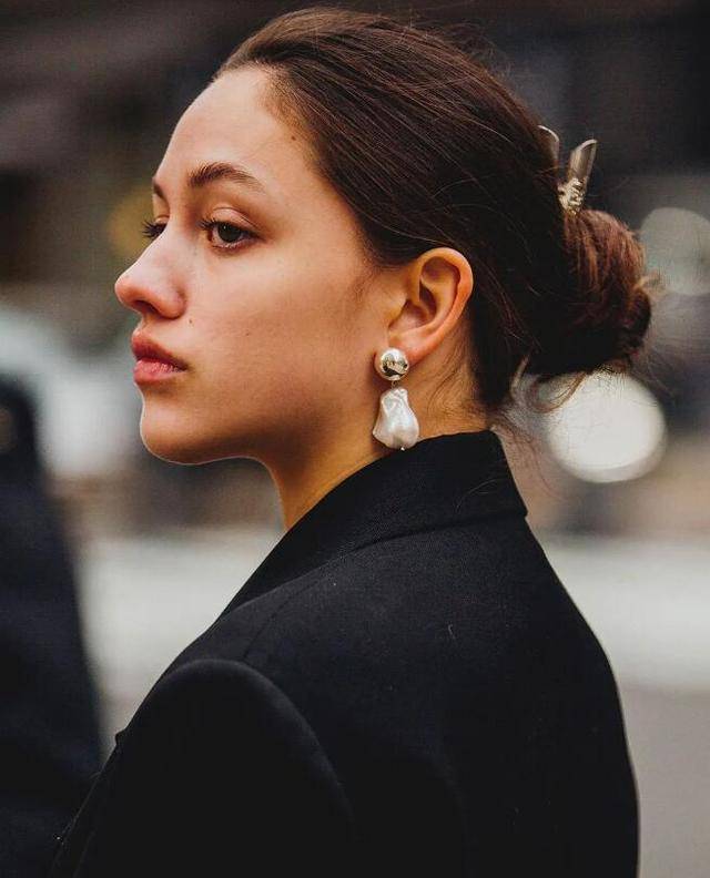 式造型独特无论哪种脸型都可以驾驭开元棋牌耳环是欧美时尚界风向标款(图4)