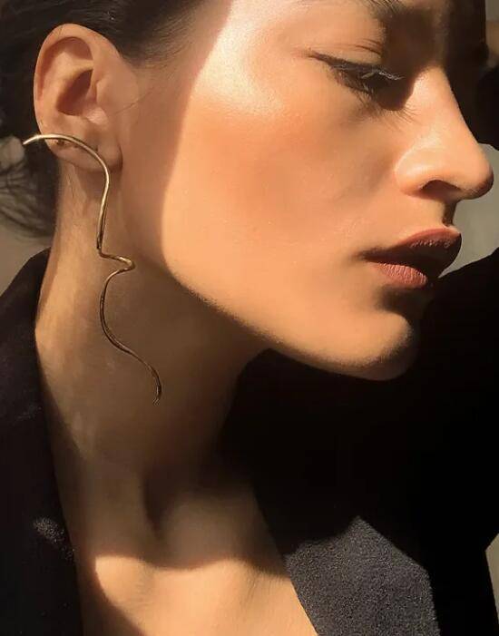式造型独特无论哪种脸型都可以驾驭开元棋牌耳环是欧美时尚界风向标款(图5)