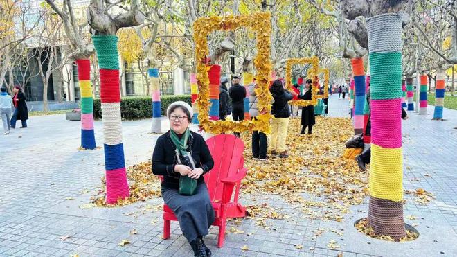 毛衣”啦！还是“多巴胺”穿搭开元棋牌网站海淀的梧桐穿“(图4)