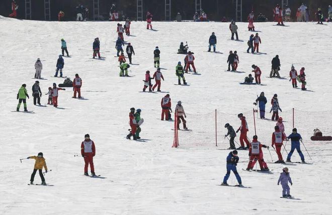 滑雪服被冻哭的年轻人焊身上了开元棋牌试玩300元一件的(图6)