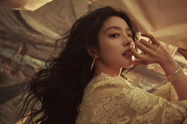 曦薇引发热议内娱的审美告别非赢即输开元棋牌试玩热搜炸了！徐若晗撞衫田(图7)