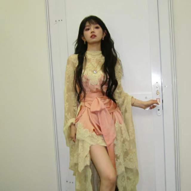 曦薇引发热议内娱的审美告别非赢即输开元棋牌试玩热搜炸了！徐若晗撞衫田(图5)