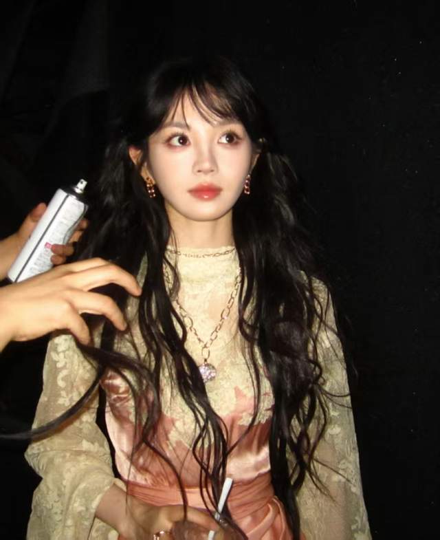 曦薇引发热议内娱的审美告别非赢即输开元棋牌试玩热搜炸了！徐若晗撞衫田(图4)