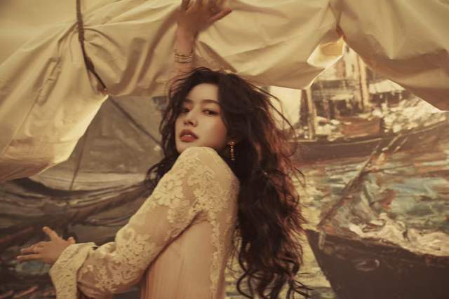 曦薇引发热议内娱的审美告别非赢即输开元棋牌试玩热搜炸了！徐若晗撞衫田(图3)