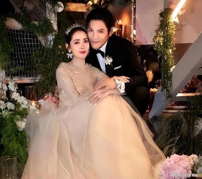 钱向佐带娃有时异地但豪门日子藏不住了ky开元棋牌郭碧婷手撕谣言：婆婆给(图4)