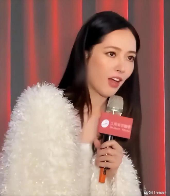 钱向佐带娃有时异地但豪门日子藏不住了ky开元棋牌郭碧婷手撕谣言：婆婆给(图10)