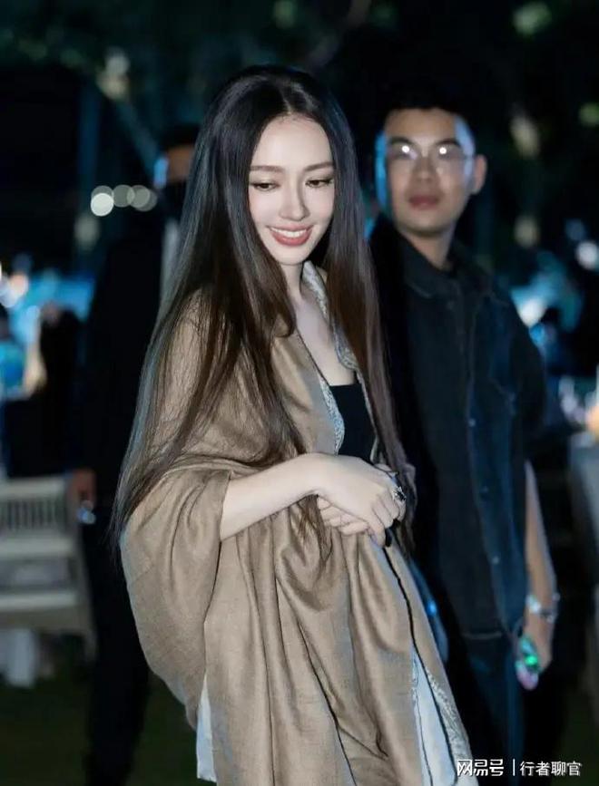 钱向佐带娃有时异地但豪门日子藏不住了ky开元棋牌郭碧婷手撕谣言：婆婆给(图5)