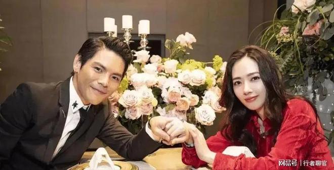 钱向佐带娃有时异地但豪门日子藏不住了ky